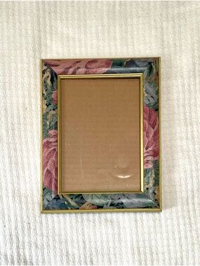 Vintage floral picture frame holds 5x7 photos